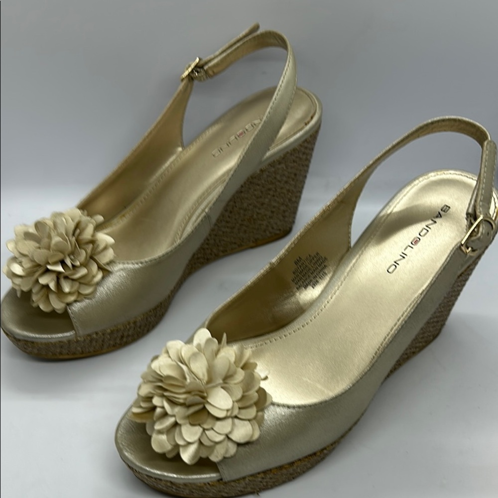 Bandolino Prewoned Champagne Floral Wedge Sandals